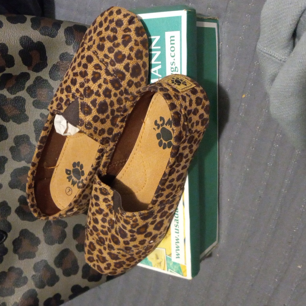NEW Dawgs slip on shoe